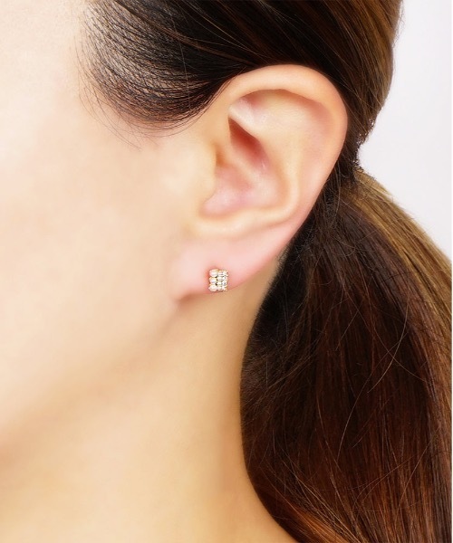 itam（アイタム）の「【itam】アイタム/ プチパール×ビジュー スクエア セラミックポストピアス（ピアス（両耳用）・レディース・ゴールド/シルバー・FREE）」の4枚目の写真