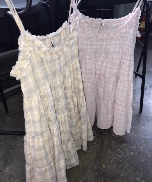 Teem Store(チームストア)の「【春夏新作】チェックフリルティアードキャミミニワンピース ストラップ調整可能 レイヤード着(ワンピース・レディース・ピンク/イエロー・F)」の10枚目の写真
