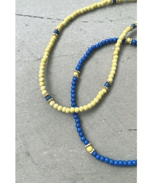 marjour(マージュール)の「SYNTHETIC STONE COLOR NECKLACE(ネックレス・レディース・イエロー/ブルー・FREE)」の2枚目の写真