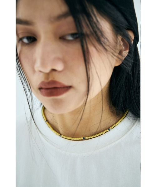 marjour(マージュール)の「SYNTHETIC STONE COLOR NECKLACE(ネックレス・レディース・イエロー/ブルー・FREE)」の5枚目の写真