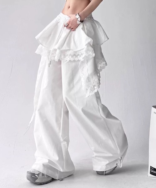 MONO8(モノハチ)の「フリル&レースレイヤードワイドパンツ(その他パンツ・レディース・ホワイト/ブラック・M)」の7枚目の写真