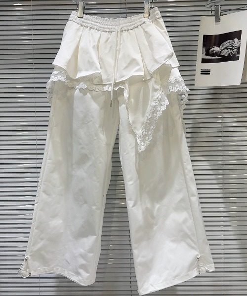 MONO8(モノハチ)の「フリル&レースレイヤードワイドパンツ(その他パンツ・レディース・ホワイト/ブラック・M)」の12枚目の写真