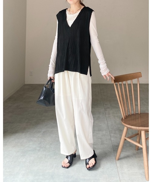 She's Closet(シーズクローゼット)の「深Vベスト&ウェーブプリーツロングスカートセットアップ(セットアップ・レディース・ブラック/オフホワイト/ブラウン・FREE)」の10枚目の写真