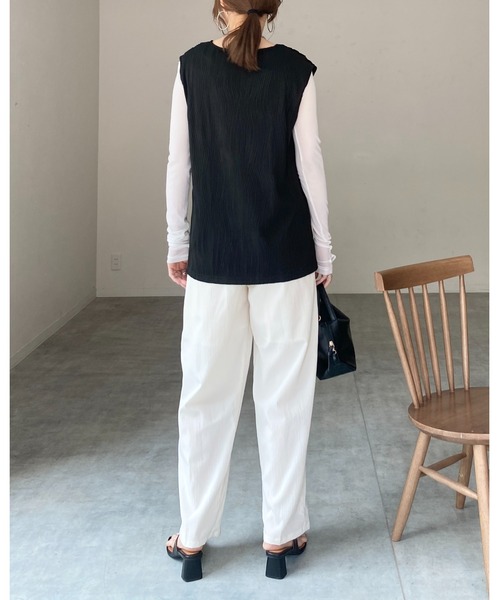 She's Closet(シーズクローゼット)の「深Vベスト&ウェーブプリーツロングスカートセットアップ(セットアップ・レディース・ブラック/オフホワイト/ブラウン・FREE)」の11枚目の写真