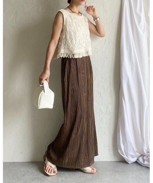 She's Closet(シーズクローゼット)の「深Vベスト&ウェーブプリーツロングスカートセットアップ(セットアップ・レディース・ブラック/オフホワイト/ブラウン・FREE)」の14枚目の写真