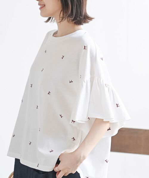 rps(アールピーエス)の「フレアースリーブ刺繍Tシャツ(Tシャツ/カットソー・レディース・ホワイト系その他3/ブラック/オフホワイト/ホワイト系その他2・フリー)」の3枚目の写真