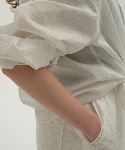 clor(クロル)の「OVERFIT STRIPE SHIRT(シャツ/ブラウス・レディース・ホワイト/ライトブルー・S/M)」の14枚目の写真