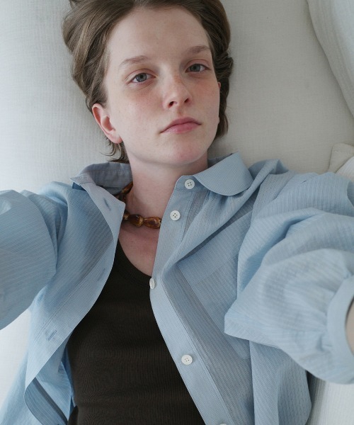 clor(クロル)の「OVERFIT STRIPE SHIRT(シャツ/ブラウス・レディース・ホワイト/ライトブルー・S/M)」の3枚目の写真