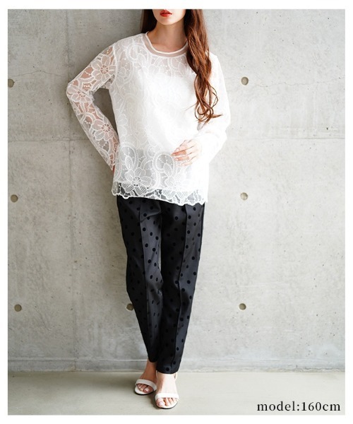 Sawa a la mode(サワアラモード)の「花柄レースレイヤードカットソー(Tシャツ/カットソー・レディース・ホワイト/ブラック・FREE)」の6枚目の写真
