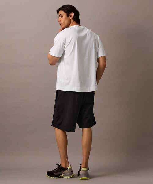 Calvin Klein(カルバン・クライン)の「【ユニセックス】ショートスリーブ クルーネックTシャツ(Tシャツ/カットソー・メンズ・ホワイト/ブラック・L/M/S/XS)」の6枚目の写真