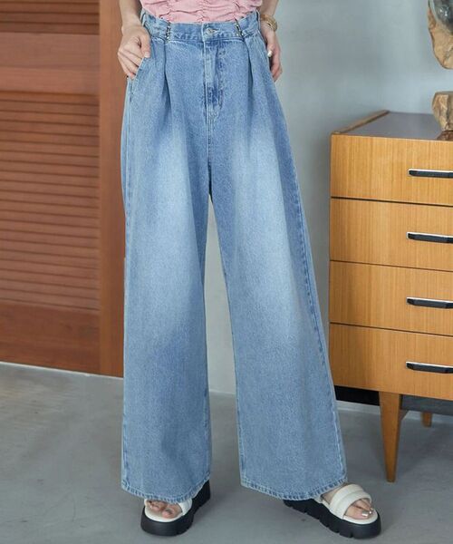 earth music&ecology（アースミュージックアンドエコロジー）の「タックホックデニムパンツ（デニムパンツ・レディース・ライトグレー/ライトインディゴブルー/ブラック・S/M）」の3枚目の写真