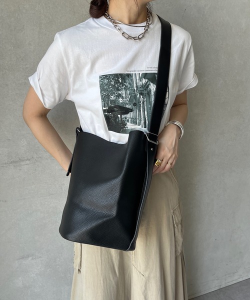 DouDou（ドゥドゥ）の「ショルダーバッグ（ショルダーバッグ・レディース・ブラック/グレイッシュベージュ/キャメル・FREE）」の2枚目の写真