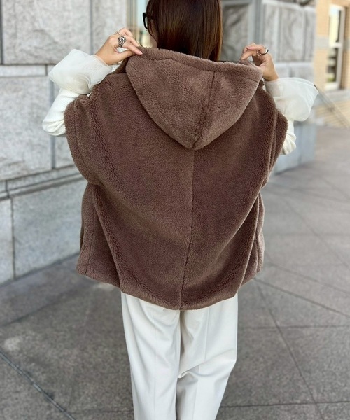 スタンドフーディ―ファーポンチョ（ポンチョ）｜Emma Taylor（エマ