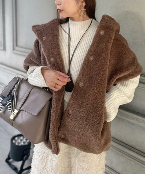 スタンドフーディ―ファーポンチョ（ポンチョ）｜Emma Taylor（エマ