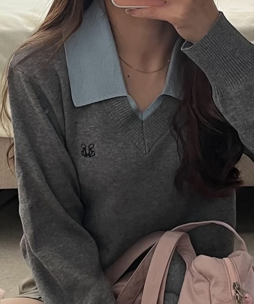 solleim（ソルレム）の「ワンポイント刺繍レイヤード襟付きポロニット