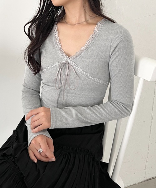 CLEA(クレア)の「カップ付きレースリボンVネックアソートトップス(Tシャツ/カットソー・レディース・ホワイト/ブラック系その他/グレー/ブラック/ホワイト系その他・FREE)」の1枚目の写真