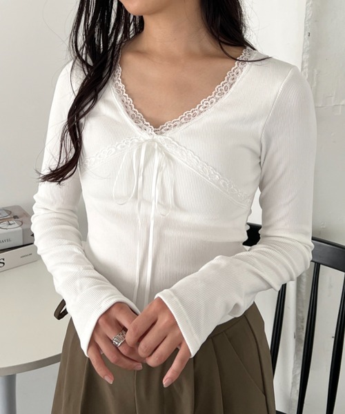 CLEA(クレア)の「カップ付きレースリボンVネックアソートトップス(Tシャツ/カットソー・レディース・ホワイト/ブラック系その他/グレー/ブラック/ホワイト系その他・FREE)」の2枚目の写真