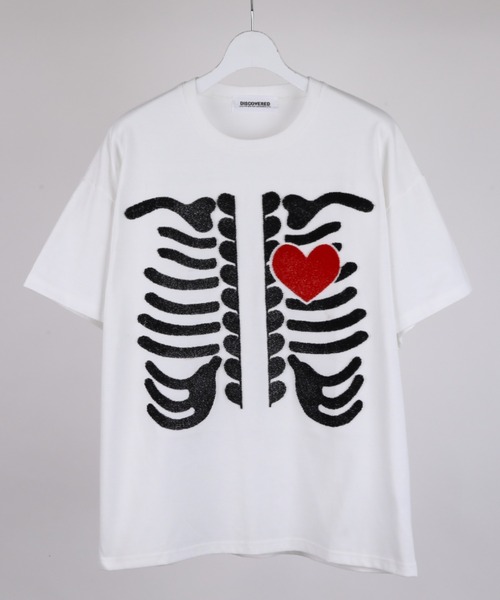 DISCOVERED(ディスカバード)の「DISCOVERED BRUSH BONE&HEART TEE(Tシャツ/カットソー・メンズ・ホワイト/ブラック・1/3)」の2枚目の写真