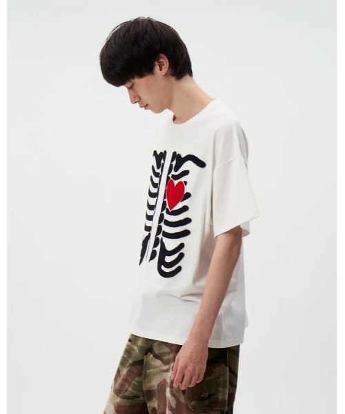 DISCOVERED(ディスカバード)の「DISCOVERED BRUSH BONE&HEART TEE(Tシャツ/カットソー・メンズ・ホワイト/ブラック・1/3)」の6枚目の写真