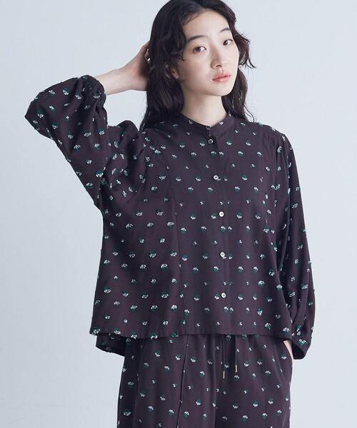 conges payes ADIEU TRISTESSE(コンジェ ペイエ アデュートリステス)の「フラワージャカードブラウス(シャツ/ブラウス・レディース・ブラウン系その他/グレー系その他・38)」の2枚目の写真