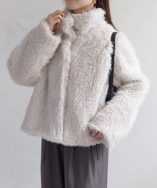 Thevon(ゼボン)の「MIXファースタンドブルゾン(ブルゾン・レディース・チャコールグレー/オフホワイト/グレイッシュベージュ・FREE)」の4枚目の写真