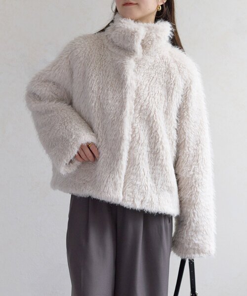 Thevon(ゼボン)の「MIXファースタンドブルゾン(ブルゾン・レディース・チャコールグレー/オフホワイト/グレイッシュベージュ・FREE)」の5枚目の写真