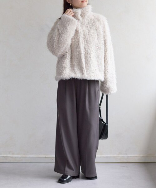 Thevon(ゼボン)の「MIXファースタンドブルゾン(ブルゾン・レディース・チャコールグレー/オフホワイト/グレイッシュベージュ・FREE)」の9枚目の写真