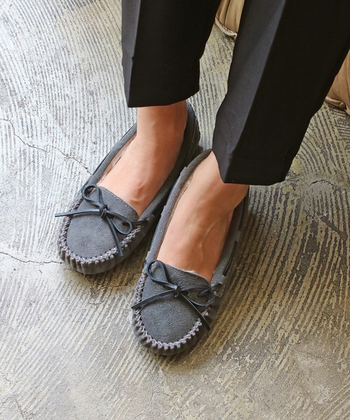 Minnetonka(ミネトンカ)の「【MINNETONKA/ミネトンカ 】 CALLY / キャリー ファーモカシン(モカシン/デッキシューズ・レディース・ブラック/ダークブラウン/ベージュ/ネイビー/グレー/ストーン・6/8/9/5/7)」の4枚目の写真