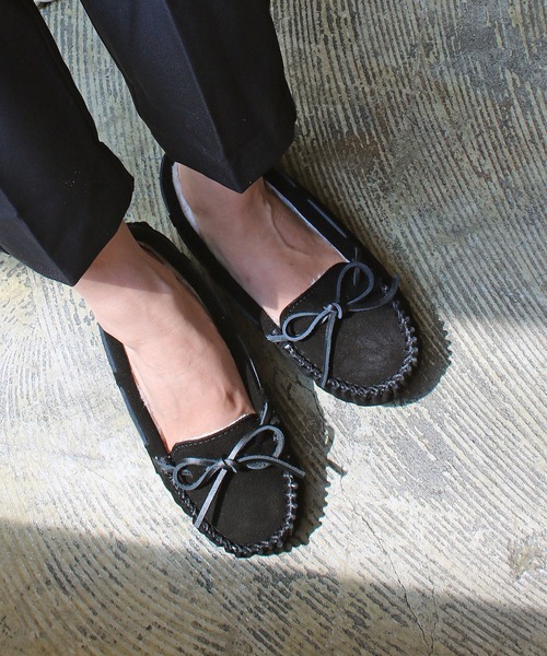 Minnetonka(ミネトンカ)の「【MINNETONKA/ミネトンカ 】 CALLY / キャリー ファーモカシン(モカシン/デッキシューズ・レディース・ブラック/ダークブラウン/ベージュ/ネイビー/グレー/ストーン・6/8/9/5/7)」の3枚目の写真