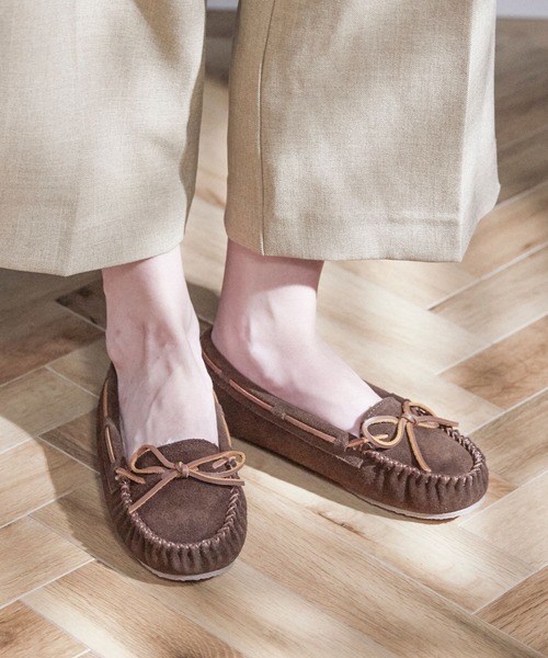 Minnetonka(ミネトンカ)の「【MINNETONKA/ミネトンカ 】 CALLY / キャリー ファーモカシン(モカシン/デッキシューズ・レディース・ブラック/ダークブラウン/ベージュ/ネイビー/グレー/ストーン・6/8/9/5/7)」の19枚目の写真