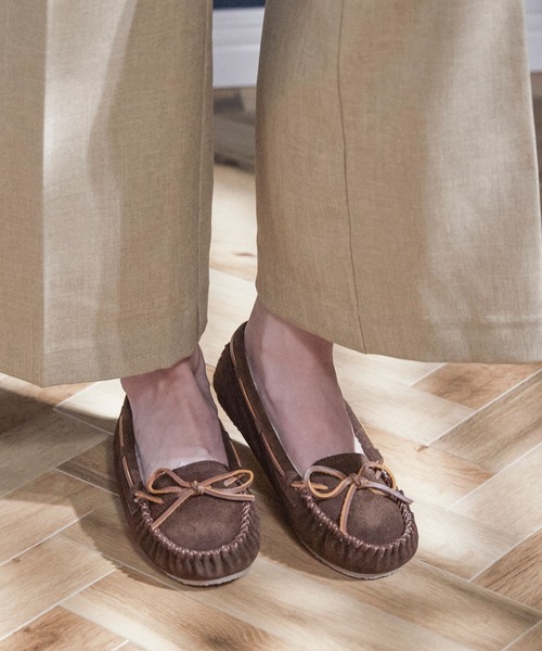 Minnetonka(ミネトンカ)の「【MINNETONKA/ミネトンカ 】 CALLY / キャリー ファーモカシン(モカシン/デッキシューズ・レディース・ブラック/ダークブラウン/ベージュ/ネイビー/グレー/ストーン・6/8/9/5/7)」の21枚目の写真