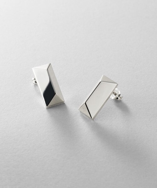 COCOSHNIK ONKITSCH（ココシュニックオンキッチュ）の「シルバー ロングピラミッド スタッドピアス（ピアス（両耳用）・レディース・シルバー・00）」の2枚目の写真