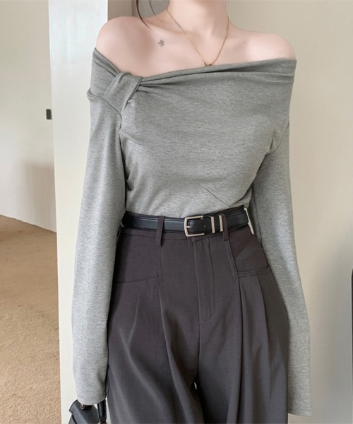 ReRe(リリ)の「ツイストネックオフショルトップス(Tシャツ/カットソー・レディース・ブルー/グレー/ブラック/ピンク/オフホワイト・FREE)」の11枚目の写真