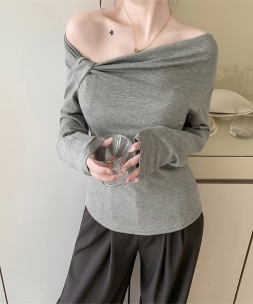 ReRe(リリ)の「ツイストネックオフショルトップス(Tシャツ/カットソー・レディース・ブルー/グレー/ブラック/ピンク/オフホワイト・FREE)」の10枚目の写真