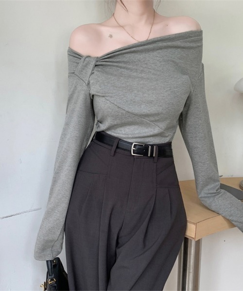 ReRe(リリ)の「ツイストネックオフショルトップス(Tシャツ/カットソー・レディース・ブルー/グレー/ブラック/ピンク/オフホワイト・FREE)」の13枚目の写真