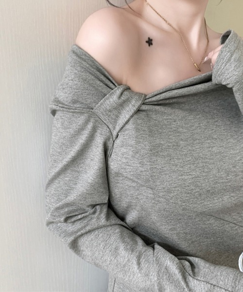 ReRe(リリ)の「ツイストネックオフショルトップス(Tシャツ/カットソー・レディース・ブルー/グレー/ブラック/ピンク/オフホワイト・FREE)」の14枚目の写真