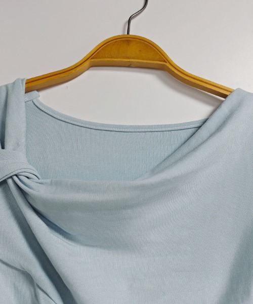 ReRe(リリ)の「ツイストネックオフショルトップス(Tシャツ/カットソー・レディース・ブルー/グレー/ブラック/ピンク/オフホワイト・FREE)」の16枚目の写真