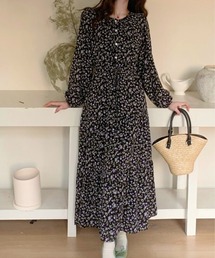 FINEnough（ファインナフ）の「サイケ風小花柄ウエストマークボタン付きティアード長袖ワンピース（ワンピース・レディース）」