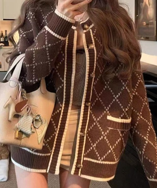 GLAMOROUS JANE(グラマラスジェーン)の「ダイヤ柄ジャガードニットカーディガン(カーディガン/ボレロ・レディース・ブラック/ブラウン/グレー・FREE)」の12枚目の写真