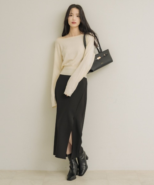 NEUNA（ヌナ）の「エッセンシャルクルーニット（ニット/セーター・レディース・ブラック/アイボリー/バーガンディー・FREE）」の5枚目の写真