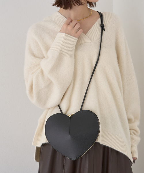 AULENTTI（オウレンティ）の「【AULENTTI/オウレンティ】ハート型ポシェット（ショルダーバッグ・レディース・ブラック・フリー）」の3枚目の写真