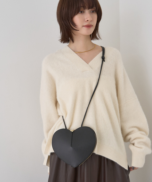 AULENTTI（オウレンティ）の「【AULENTTI/オウレンティ】ハート型ポシェット（ショルダーバッグ・レディース・ブラック・フリー）」の4枚目の写真