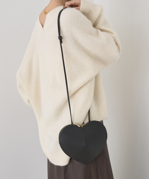 AULENTTI（オウレンティ）の「【AULENTTI/オウレンティ】ハート型ポシェット（ショルダーバッグ・レディース・ブラック・フリー）」の5枚目の写真