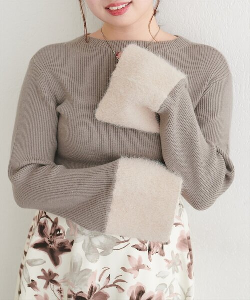 natural couture(ナチュラルクチュール)の「〈canami〉袖口フェザーリブニットプルオーバー(ニット/セーター・レディース・モカ/ピンク/アイボリー/ブラック・FREE)」の3枚目の写真