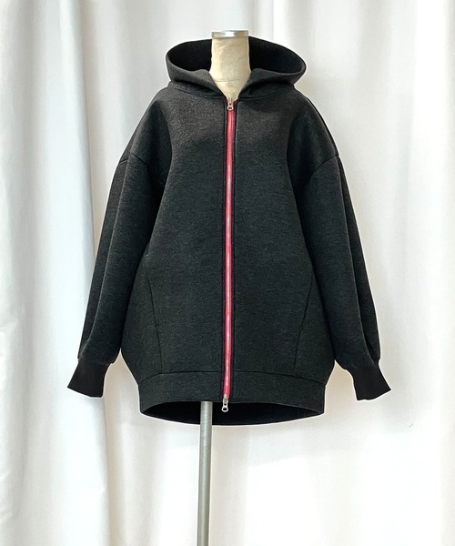 Q（キュー）の「ボンディングパーカー（パーカー・レディース・ライトグレー/チャコールグレー・MEDIUM）」の3枚目の写真