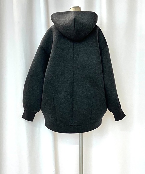 Q（キュー）の「ボンディングパーカー（パーカー・レディース・ライトグレー/チャコールグレー・MEDIUM）」の5枚目の写真