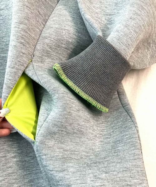 Q（キュー）の「ボンディングパーカー（パーカー・レディース・ライトグレー/チャコールグレー・MEDIUM）」の10枚目の写真