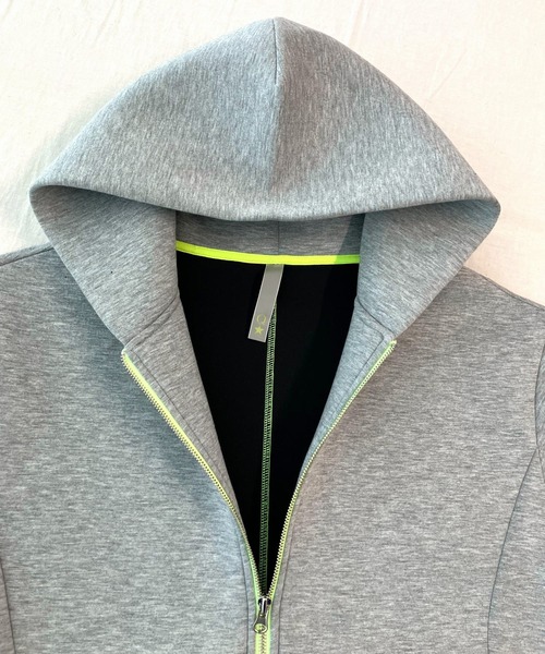 Q（キュー）の「ボンディングパーカー（パーカー・レディース・ライトグレー/チャコールグレー・MEDIUM）」の9枚目の写真