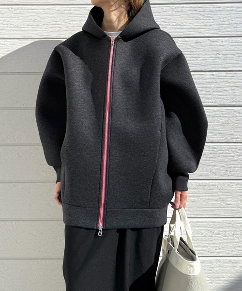 Q（キュー）の「ボンディングパーカー（パーカー・レディース・ライトグレー/チャコールグレー・MEDIUM）」の18枚目の写真