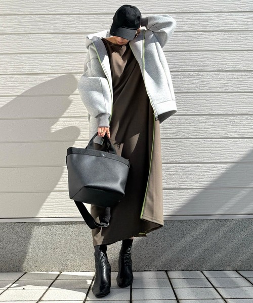 Q（キュー）の「ボンディングパーカー（パーカー・レディース・ライトグレー/チャコールグレー・MEDIUM）」の22枚目の写真